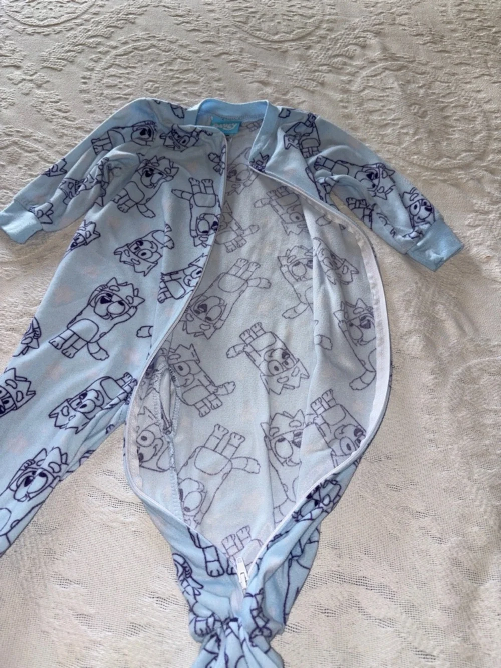 Bluey Unisex Infant Printed Baby One-Piece Footed Sleeper EUC 18m